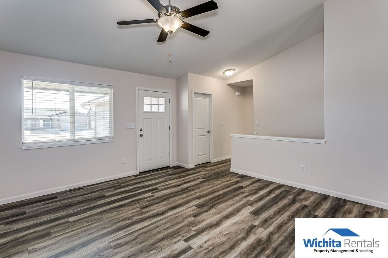 8721 E Chris Ct - Photo 4 of 11