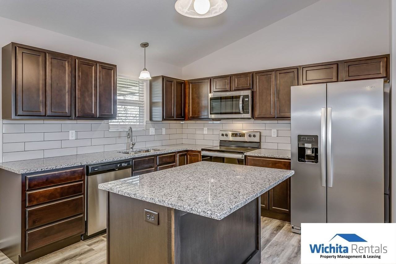 8721 E Chris Ct - Photo 5 of 11