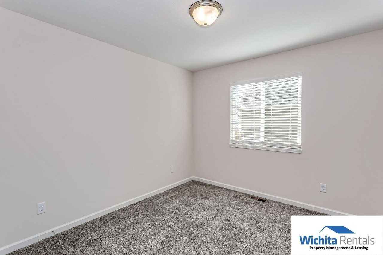 8721 E Chris Ct - Photo 7 of 11