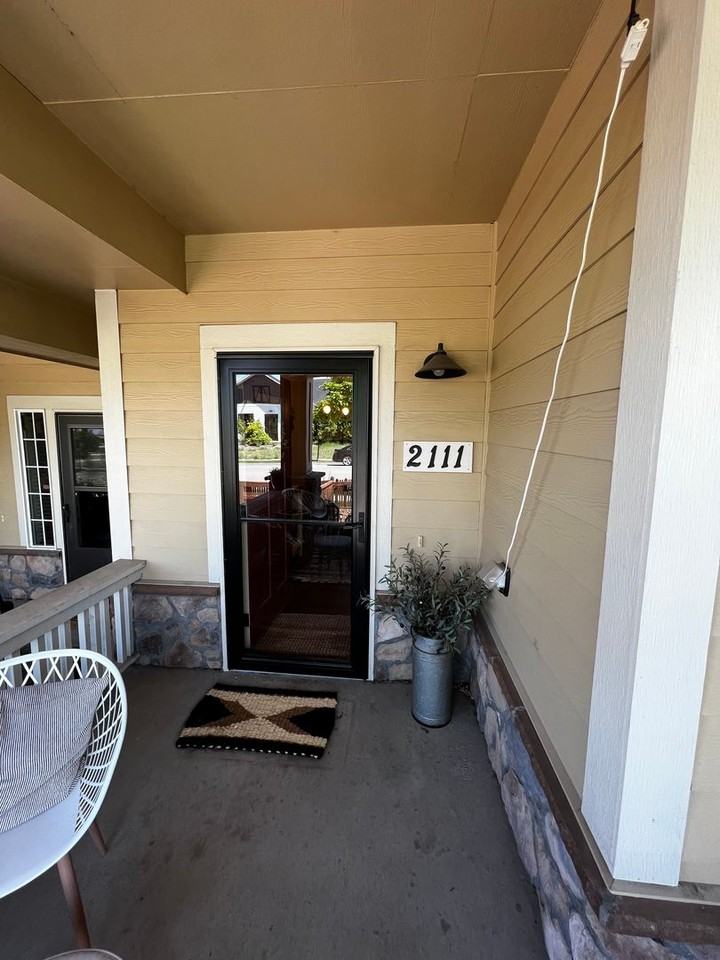 2111 Blackbird Dr - Photo 3 of 32