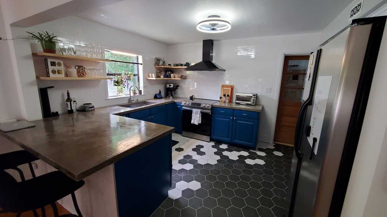 723 Nw 31st Ave - Photo 2 of 50