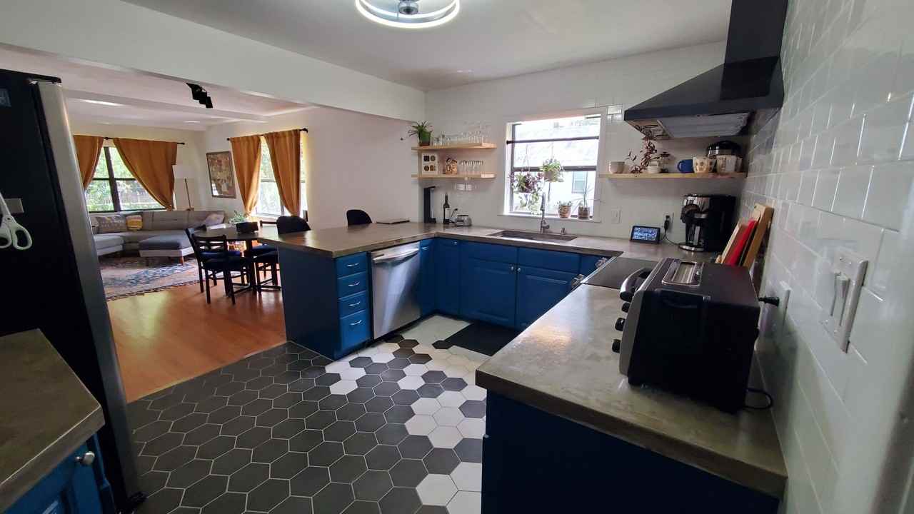 723 Nw 31st Ave - Photo 3 of 50