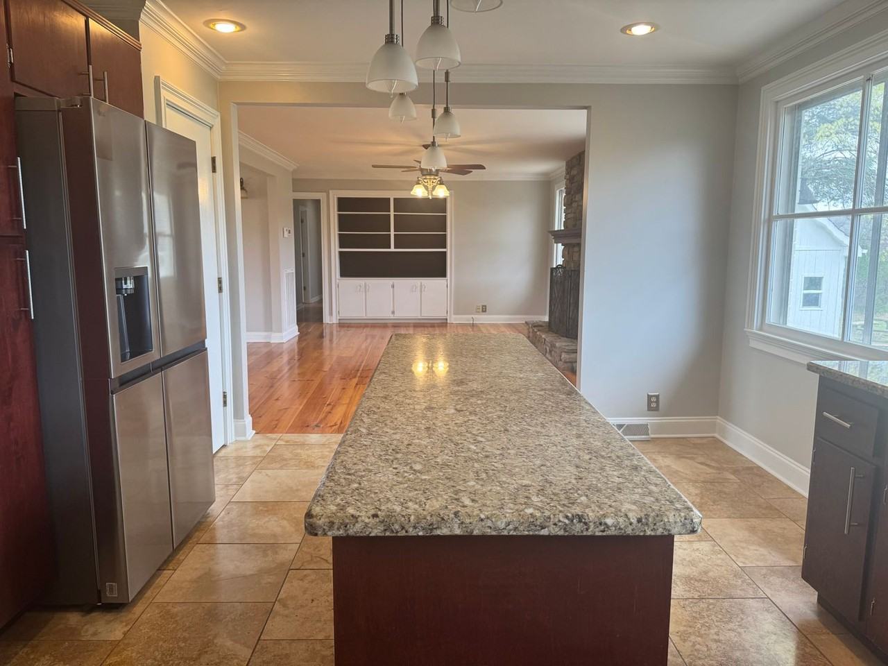 1947 Shamrock Dr - Photo 7 of 50