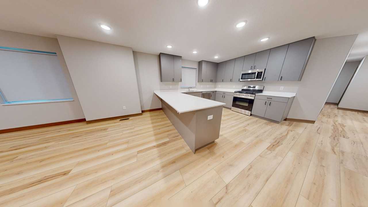 1215 8th St SE (Triplex) - Photo 2 of 25