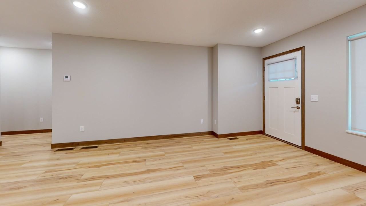 1215 8th St SE (Triplex) - Photo 4 of 25