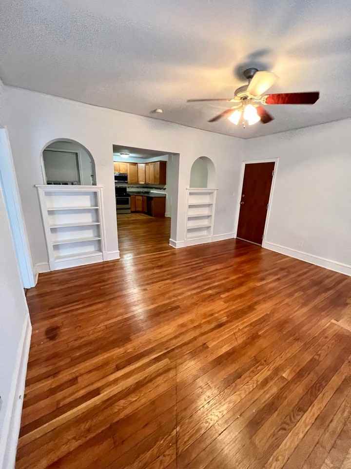 1106 West Franklin St - Photo 3 of 13