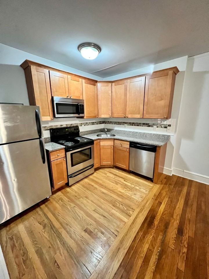 1106 West Franklin St - Photo 6 of 13