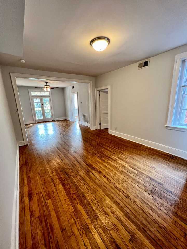 1121 W Grace St - Photo 4 of 33