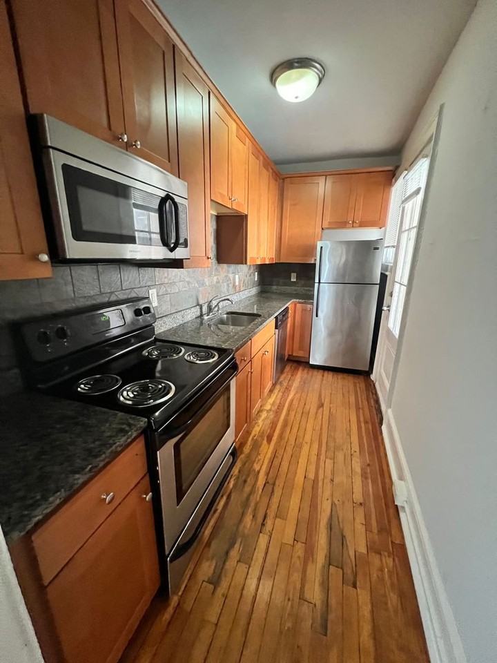 1123-25-27 West Grace Street - Photo 4 of 24