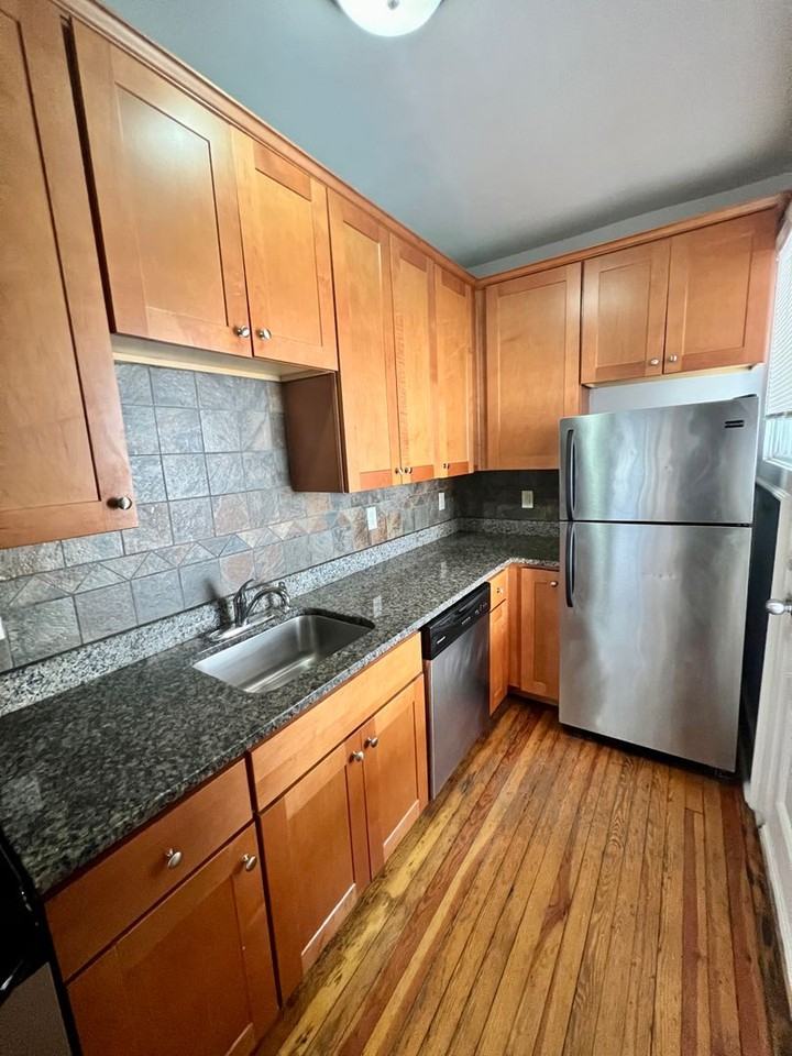 1123-25-27 West Grace Street - Photo 5 of 24
