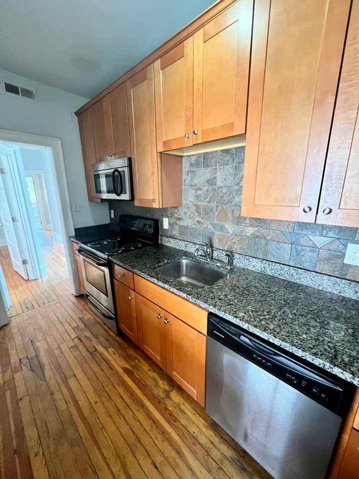 1123-25-27 West Grace Street - Photo 6 of 24