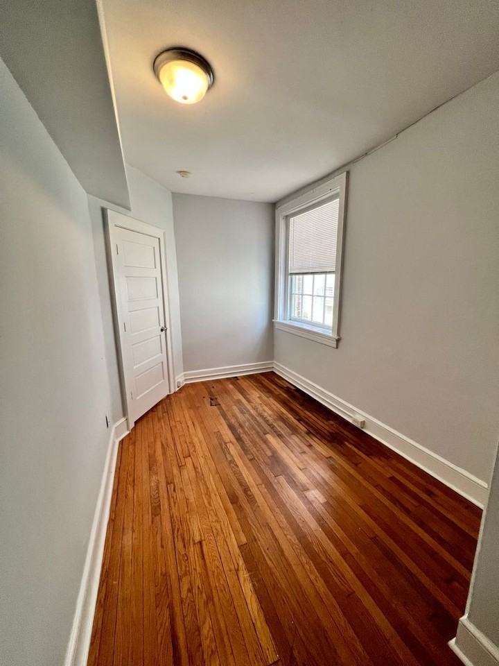 1123-25-27 West Grace Street - Photo 7 of 24