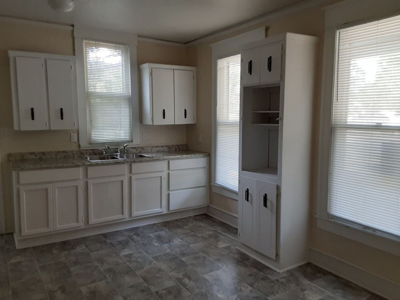 3304 Marshall St - Photo 2 of 16