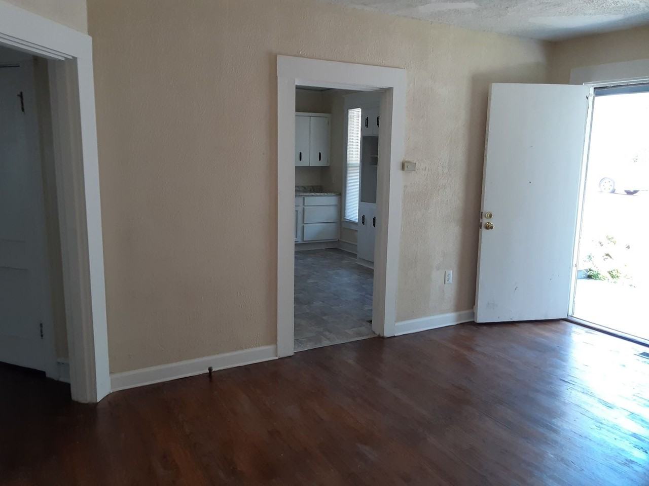 3304 Marshall St - Photo 5 of 16