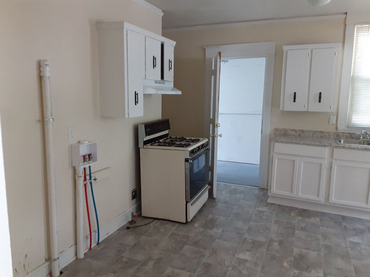 3304 Marshall St - Photo 6 of 16