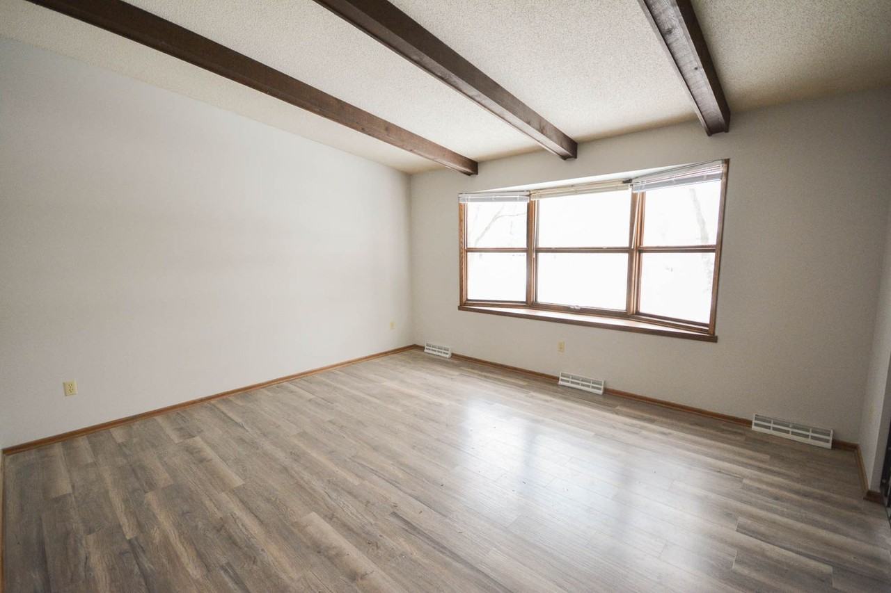 1613 8th Ave Se - Photo 2 of 24