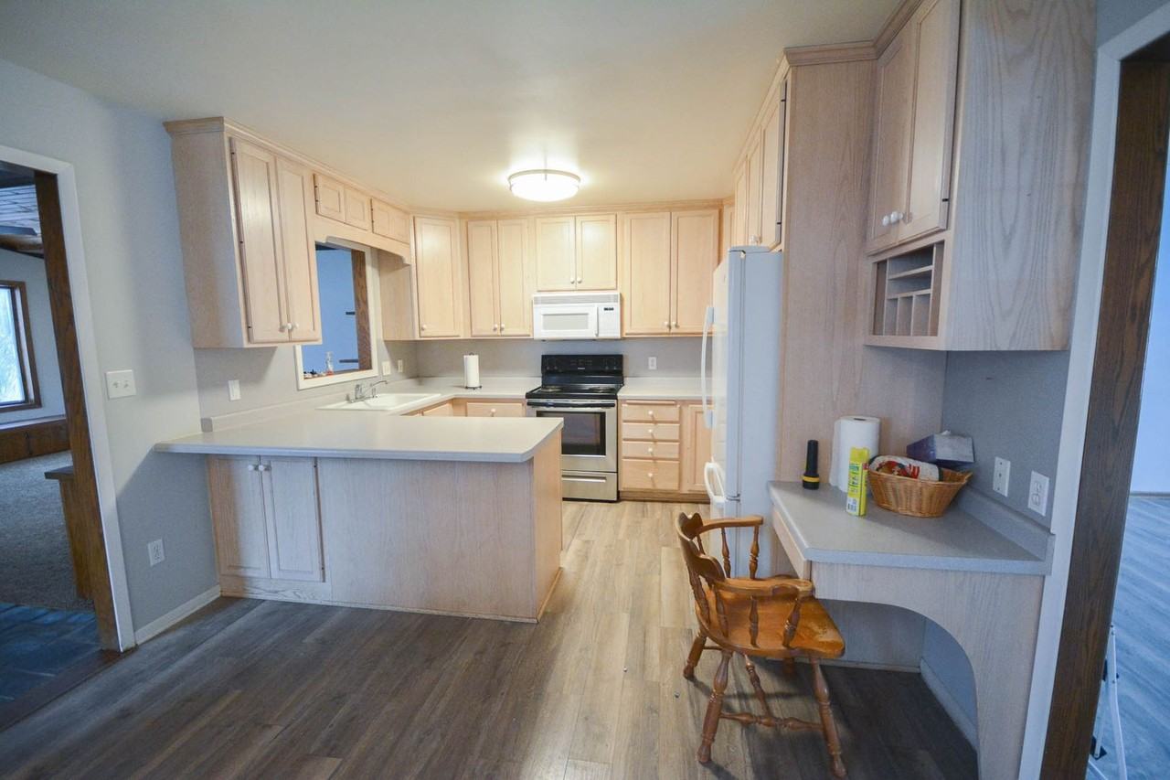 1613 8th Ave Se - Photo 3 of 24