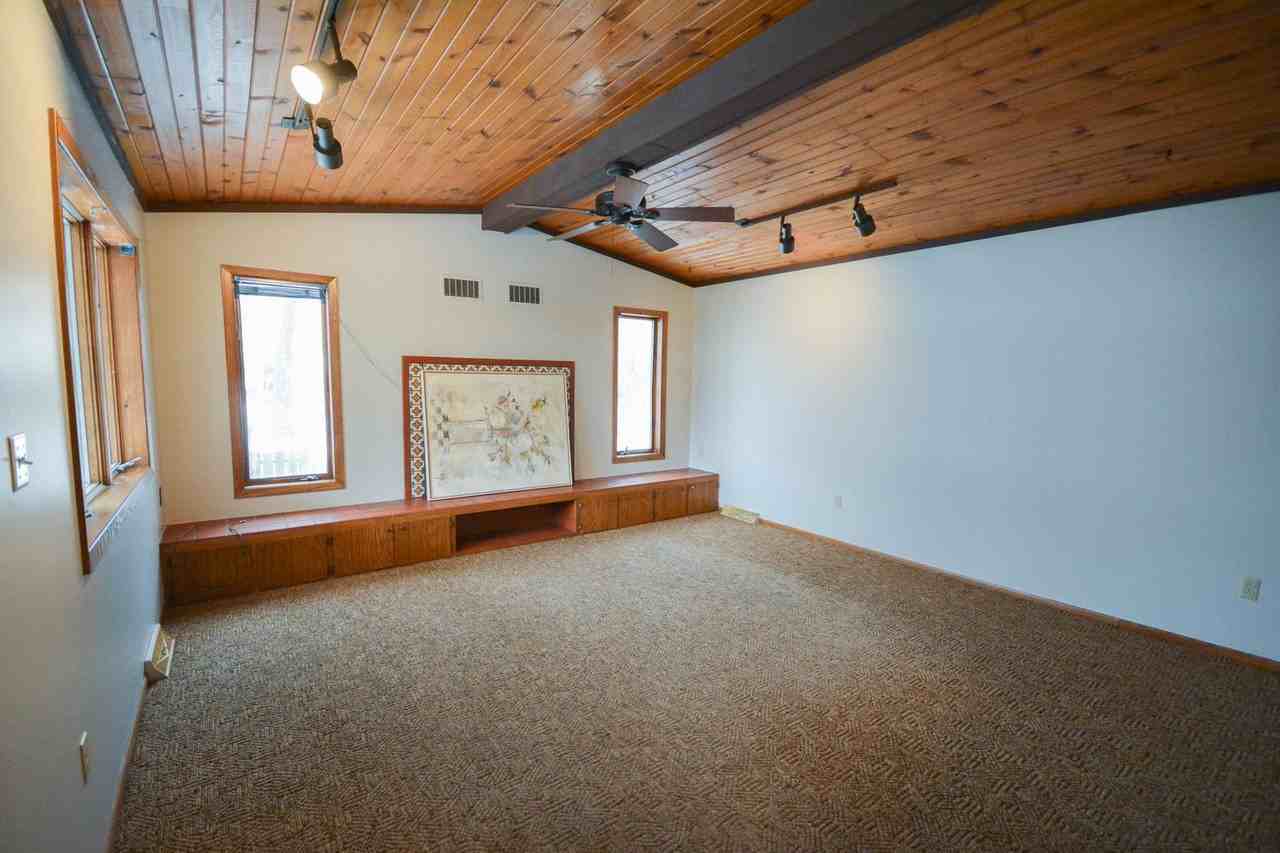 1613 8th Ave Se - Photo 6 of 26
