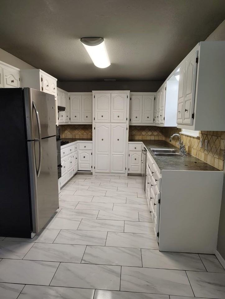 207 E 23rd St - Photo 5 of 13