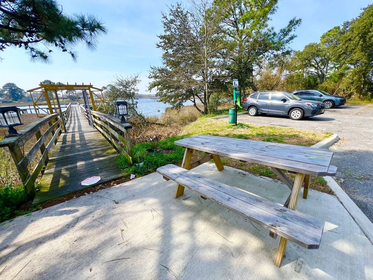 Pelican Dock Apartments - Photo 5 of 19