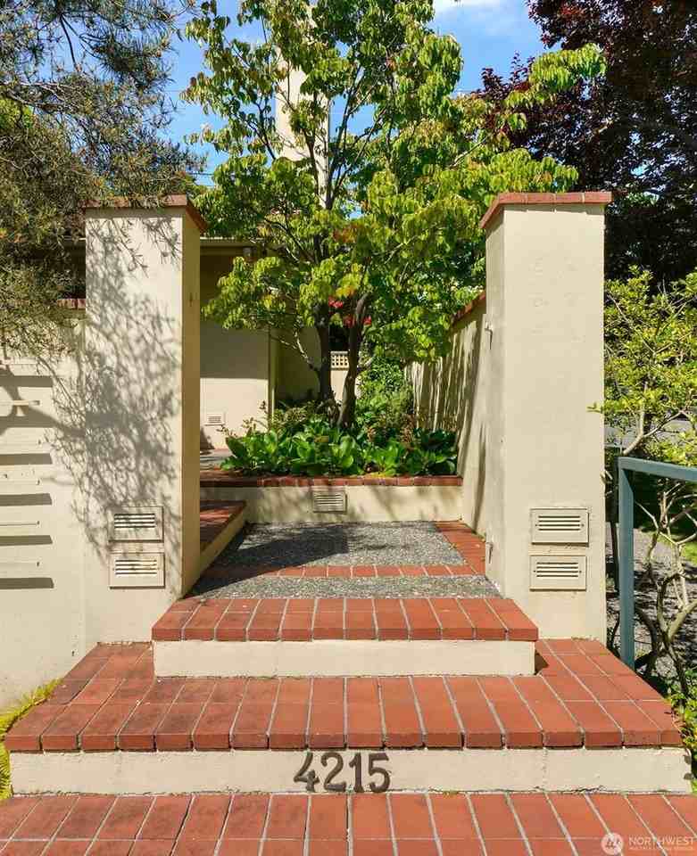 4215 E Lynn St - Photo 2 of 30