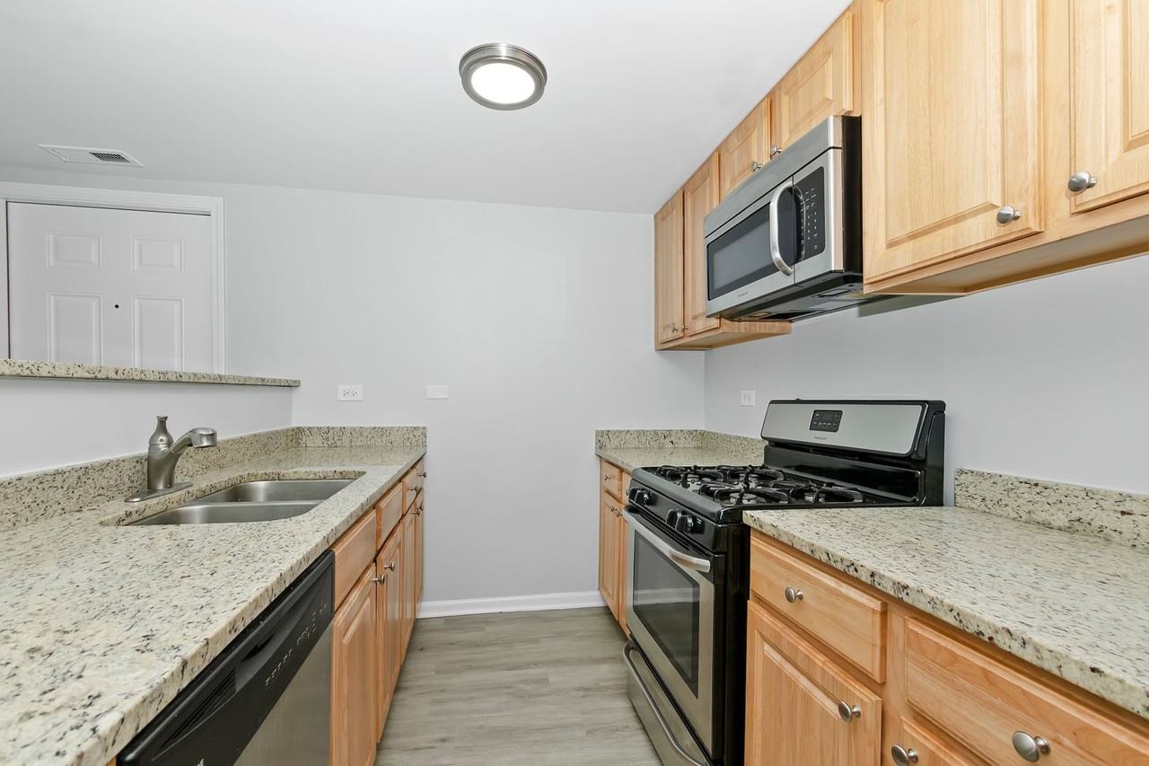 5201 S Calumet Ave - Photo 6 of 9