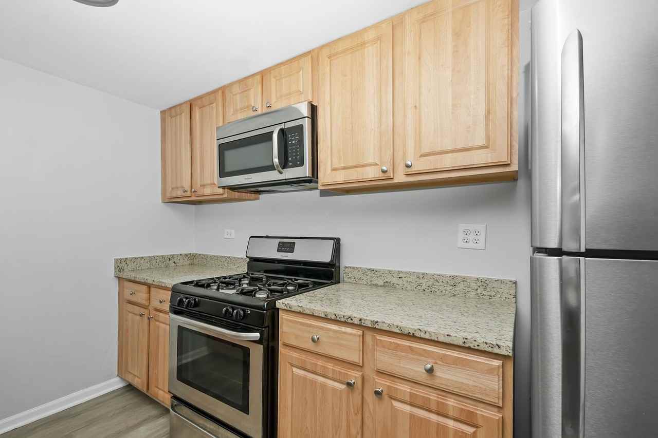 5201 S Calumet Ave - Photo 7 of 9