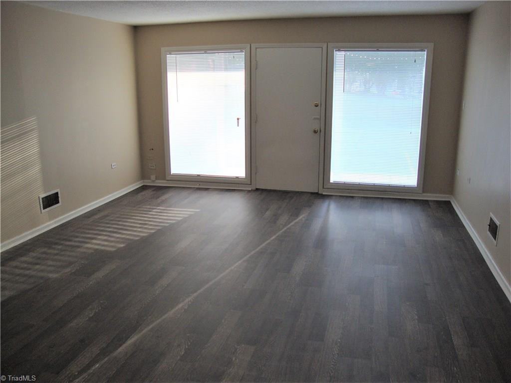 101 Oxford Pl #4 - Photo 4 of 11