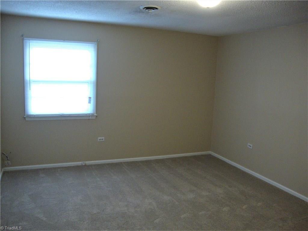 101 Oxford Pl #4 - Photo 7 of 11