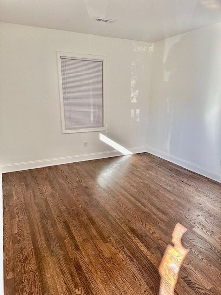 1708 Catherine Simmons Ave - Photo 5 of 6