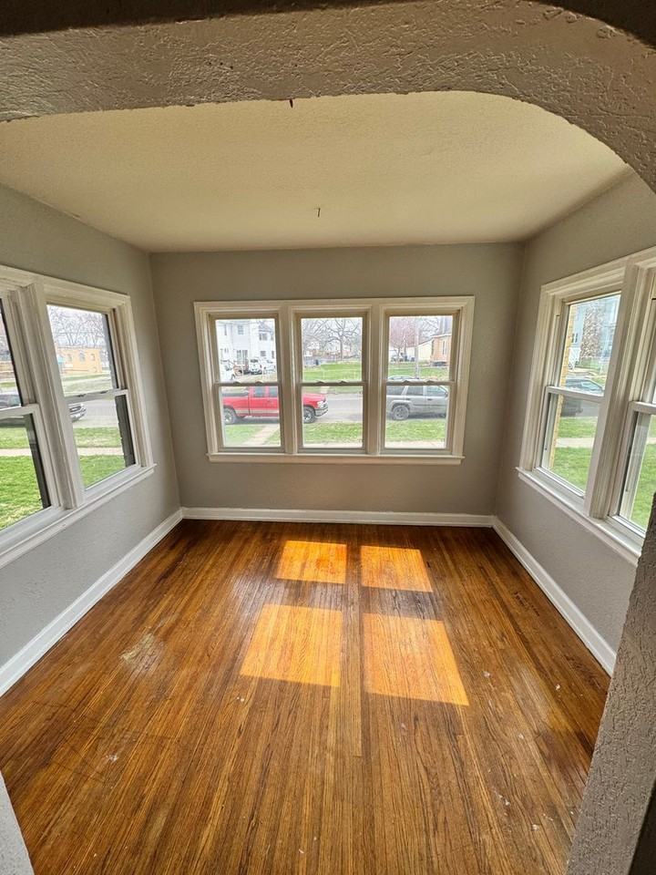 1308 W 4th - Photo 2 of 14