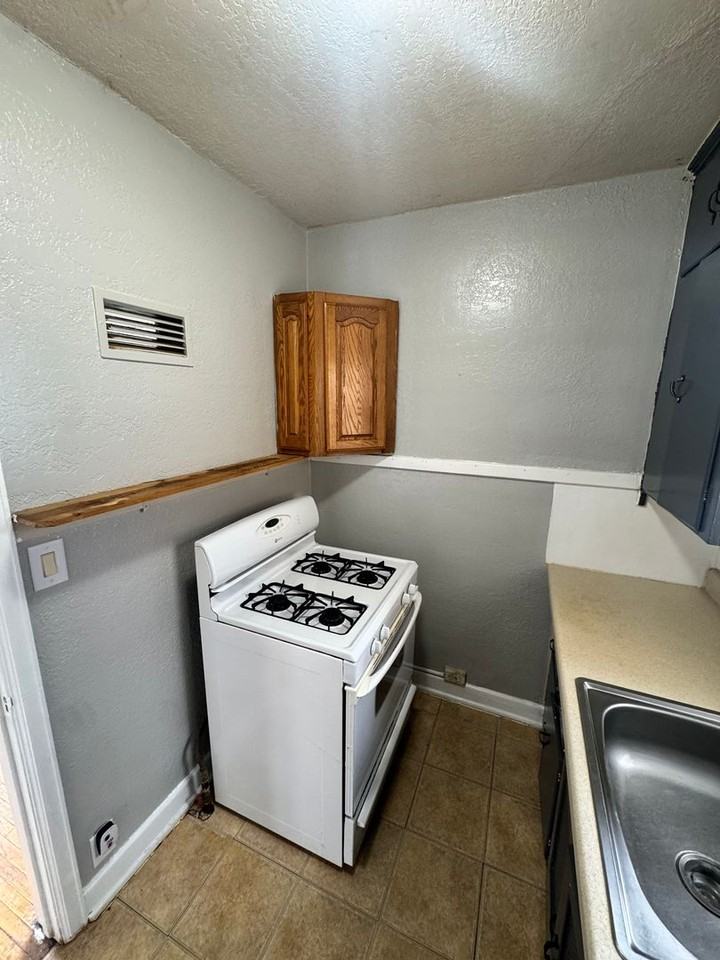 1308 W 4th - Photo 5 of 14