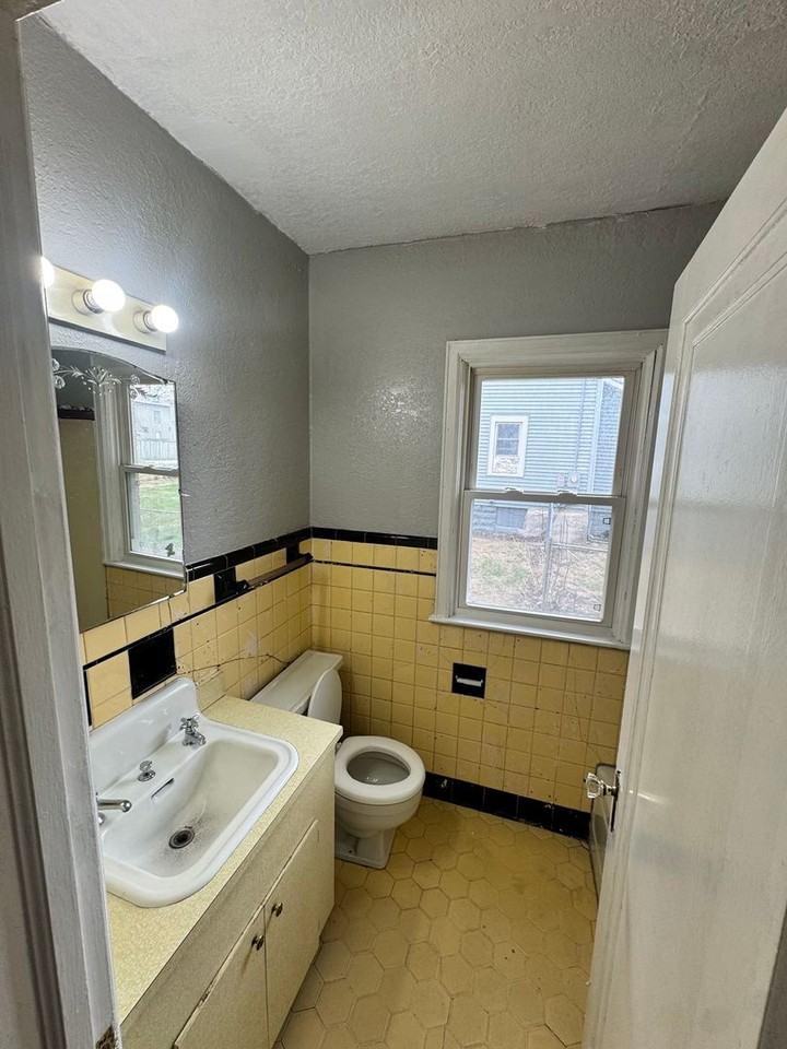 1308 W 4th - Photo 6 of 14