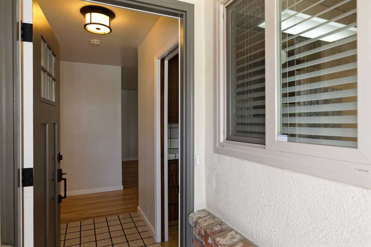 280 Longview Dr - Photo 2 of 44