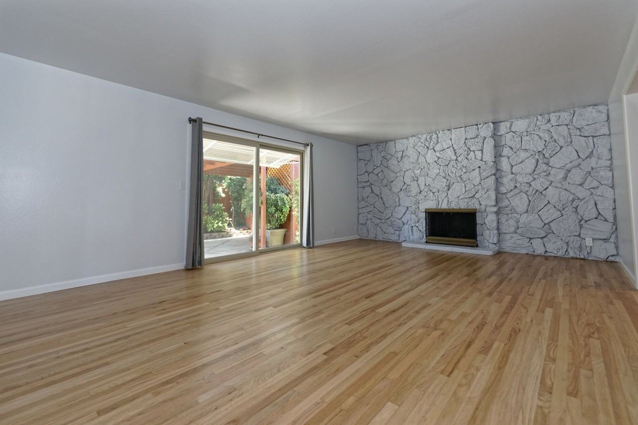 280 Longview Dr - Photo 3 of 44