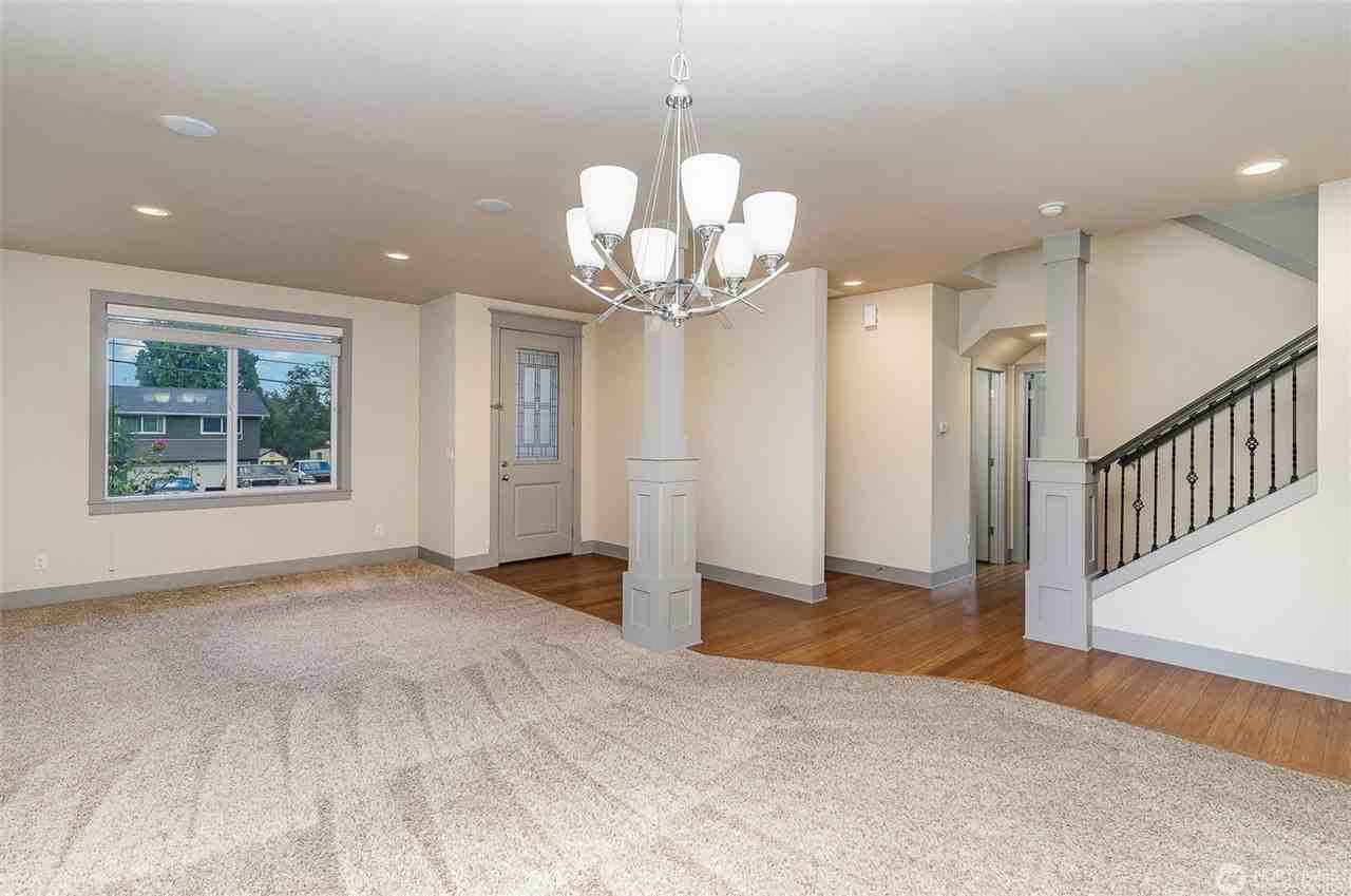 2512 Jones Ave Ne - Photo 3 of 19