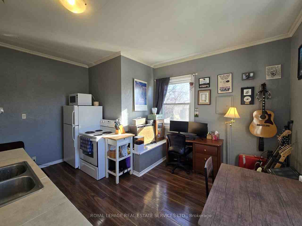 36 Plains Road West - Photo 3 of 6