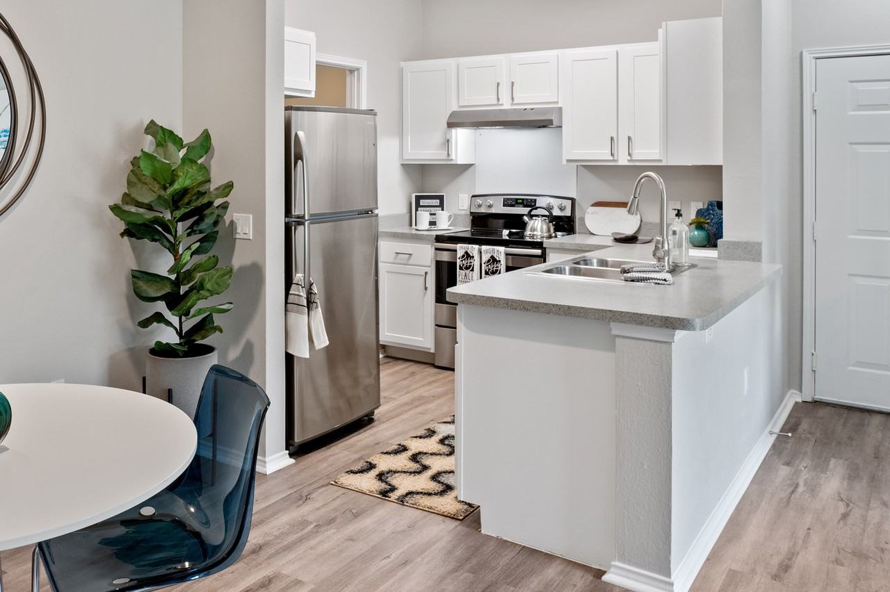 Avalon Oaks Apartments - Photo 5 of 50