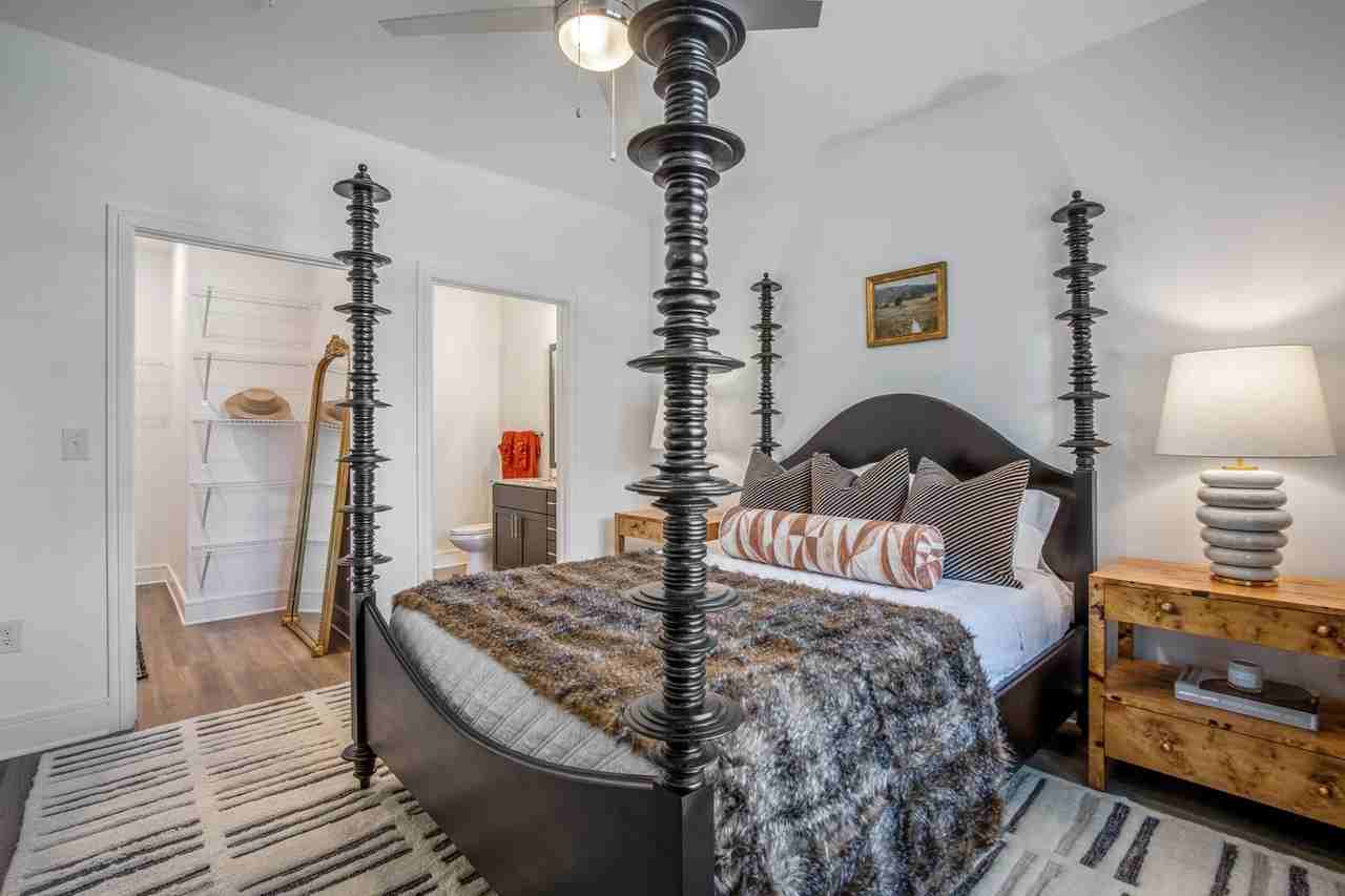 Cyan Mallard Creek Apartments - Photo 4 of 29