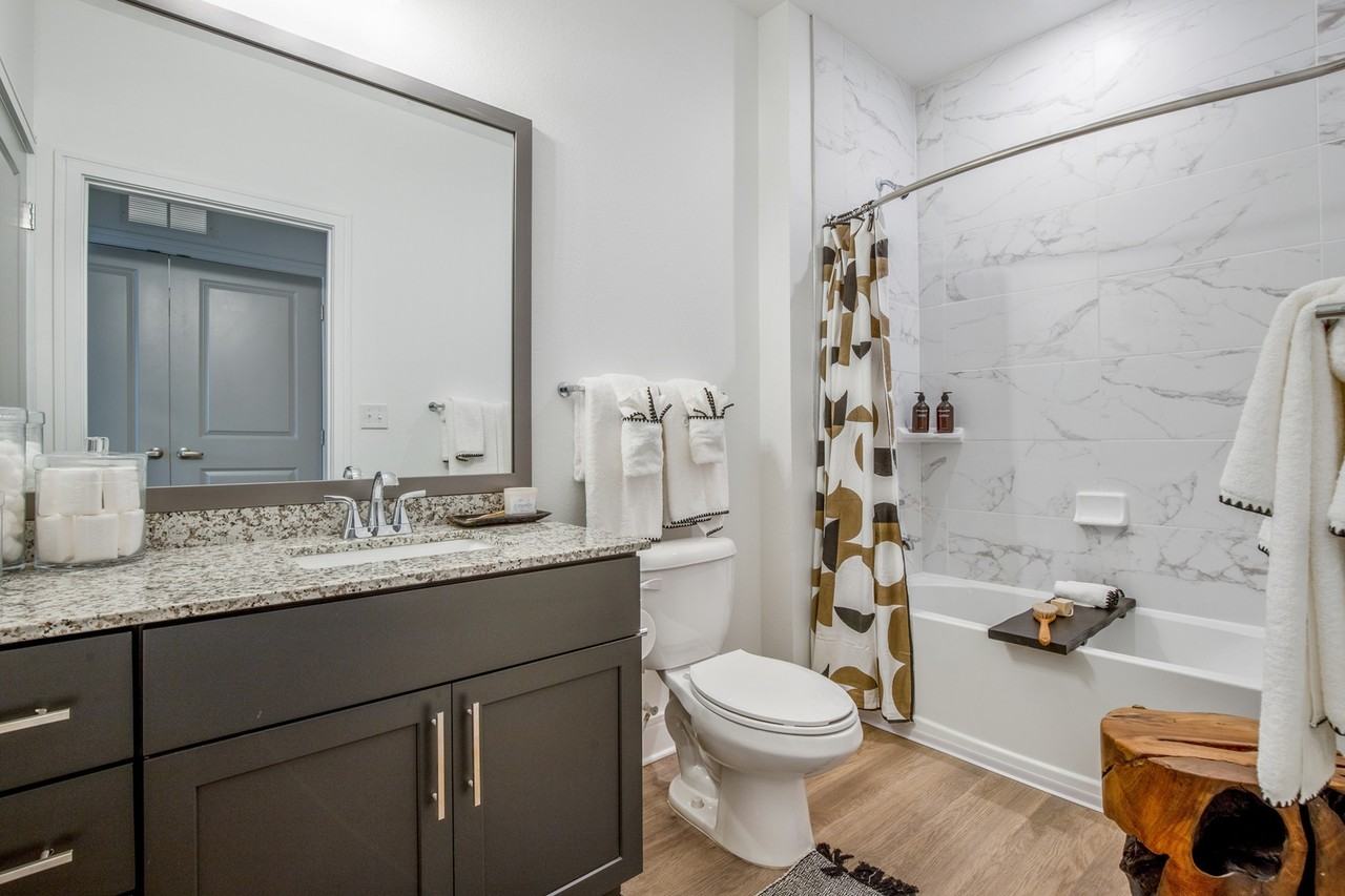 Cyan Mallard Creek Apartments - Photo 7 of 29