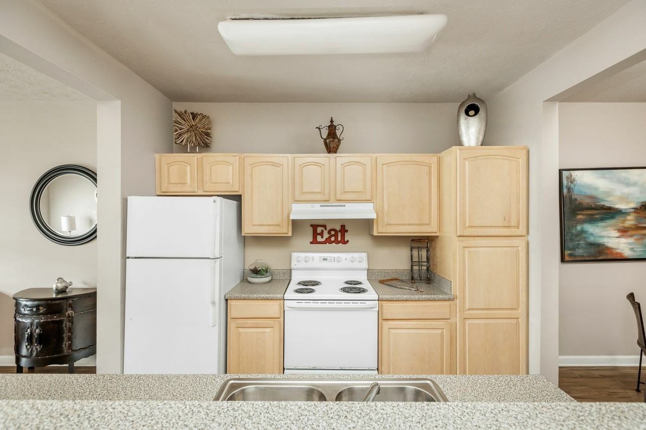 Runaway Bay Apartments - Photo 6 of 38