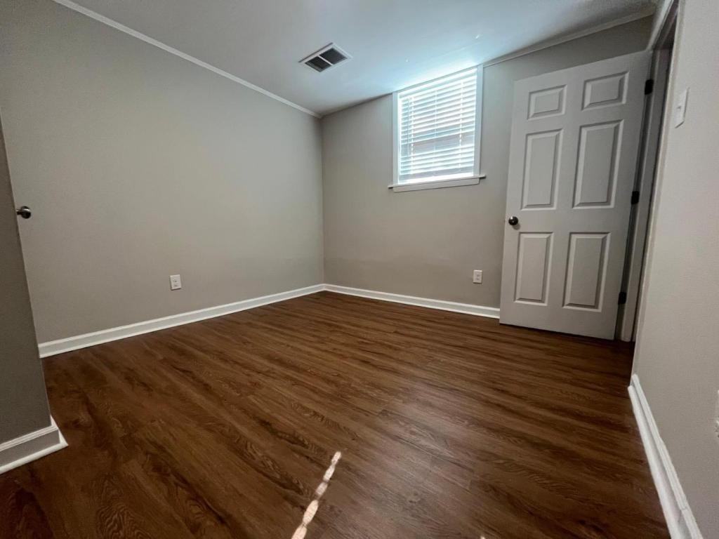 804 Calloway Dr - Photo 2 of 9