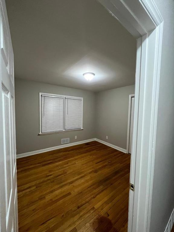 804 Calloway Dr - Photo 4 of 9