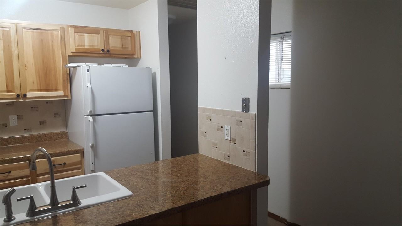 915 30th St #C - Photo 6 of 29