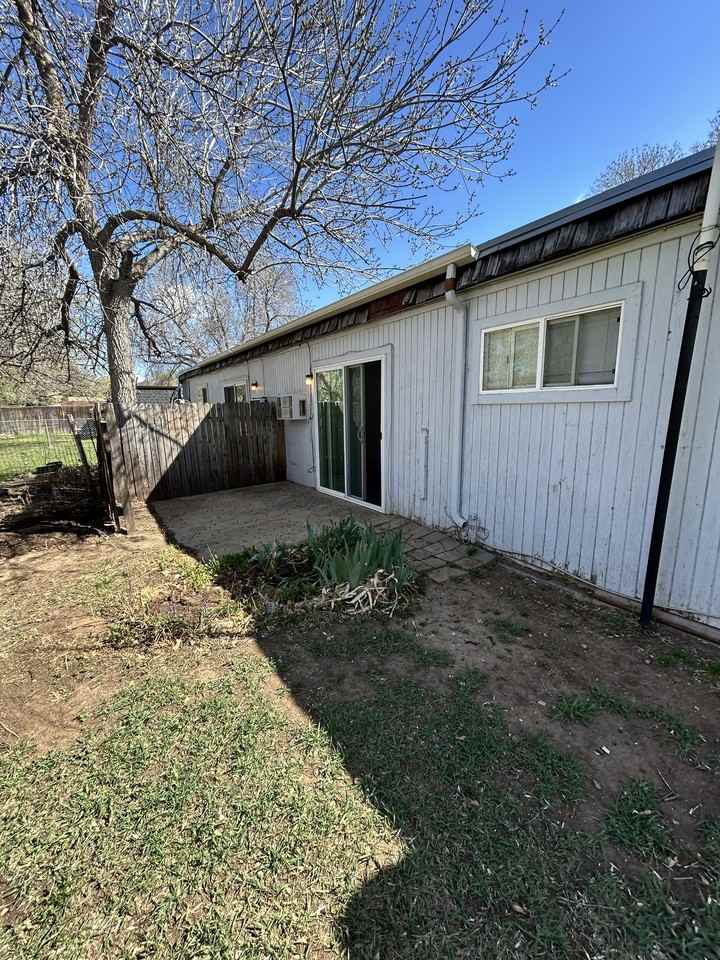 413 E Thunderbird Dr - Photo 2 of 9