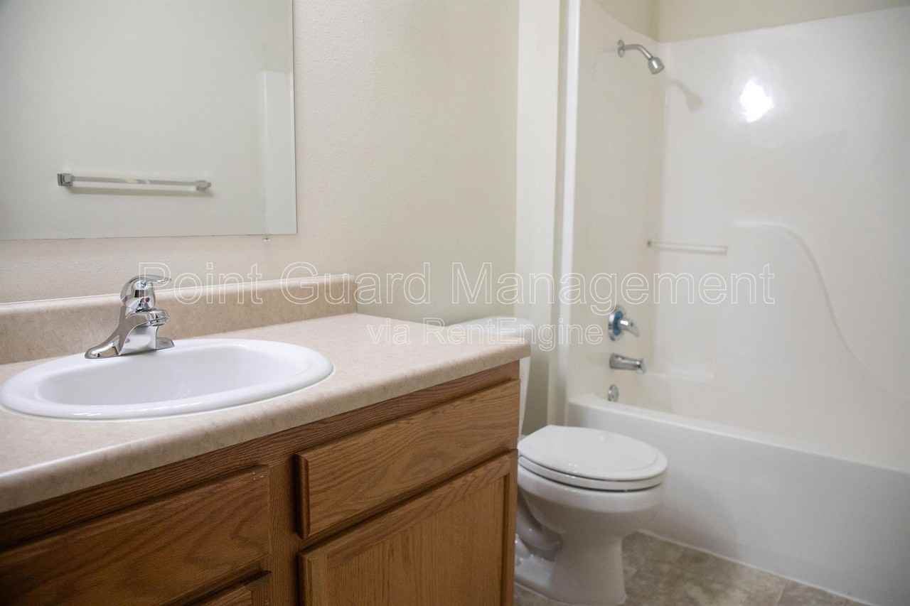 1005 Avenue K #7 - Photo 7 of 27