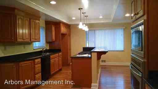 1105 Saxonburg Blvd - Photo 2 of 9