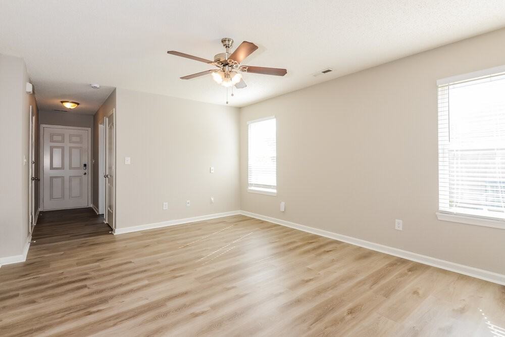 9674 Thomas Ln - Photo 4 of 16
