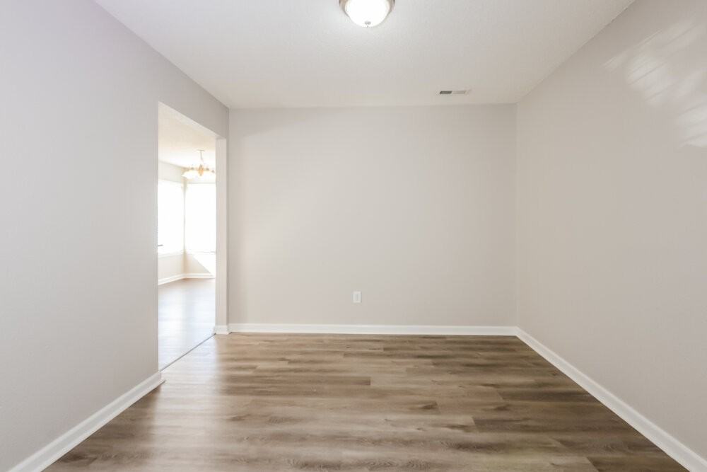 9674 Thomas Ln - Photo 5 of 16