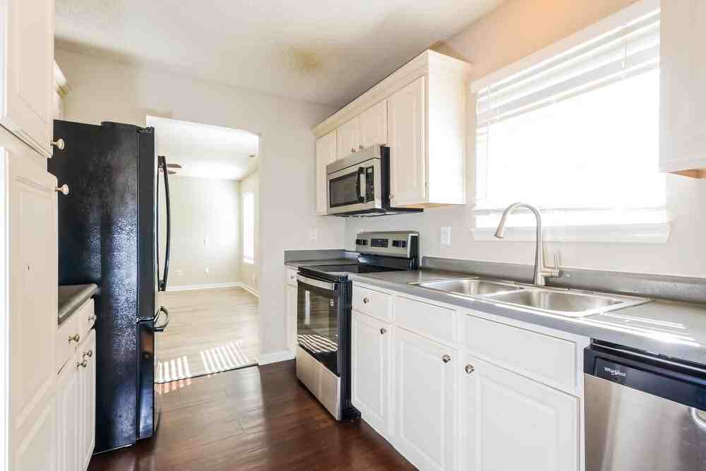 9674 Thomas Ln - Photo 7 of 16